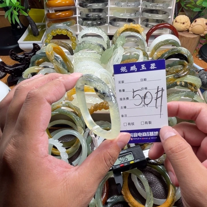 未镶嵌蛇纹石玉手镯