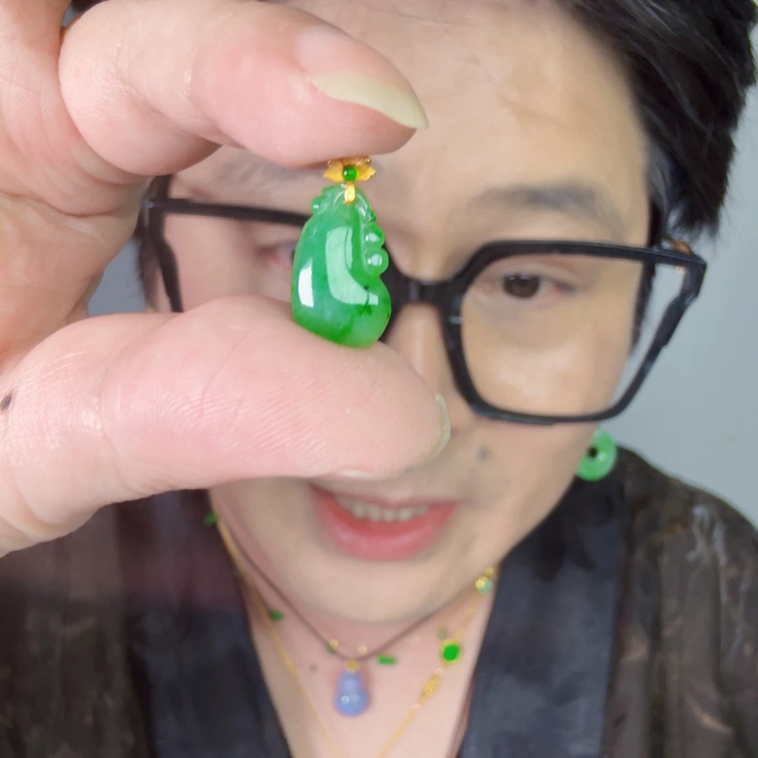 翡翠18K金镶嵌颈饰一件