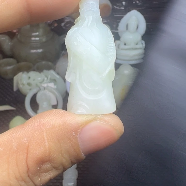 天***空和田玉未镶嵌挂件