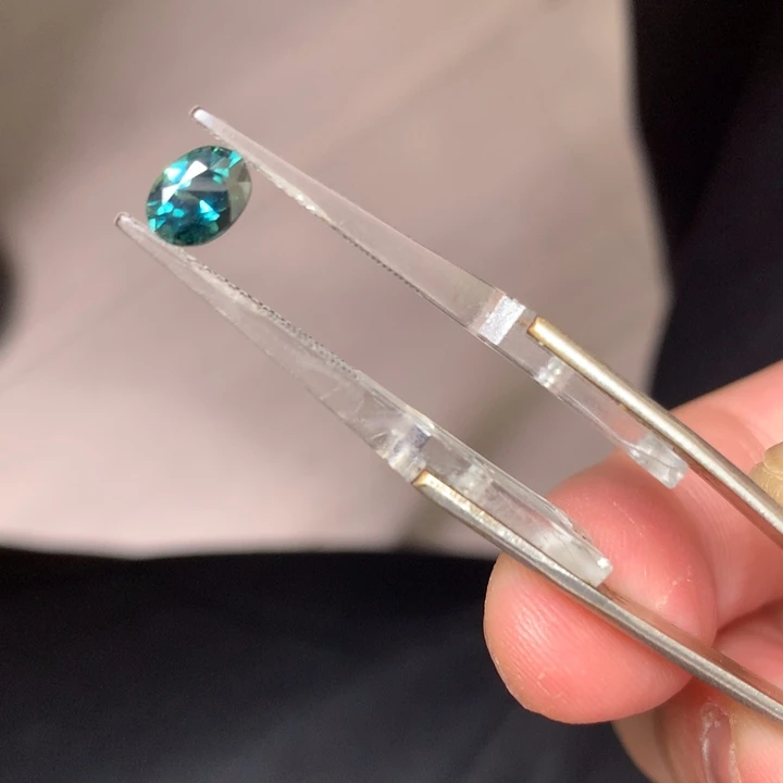 蓝宝石裸石未镶嵌