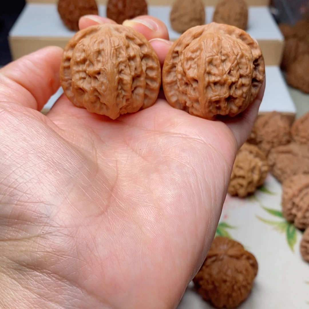 文玩核桃吊坠野狼