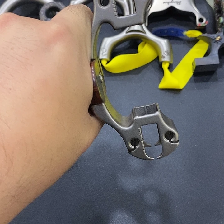 蛋***饭2746号瑕疵弹弓带10个卡球