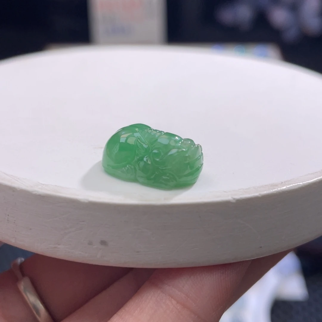 散珠翡翠特色果阳绿貔貅卡17.5-12.2-7.5mm