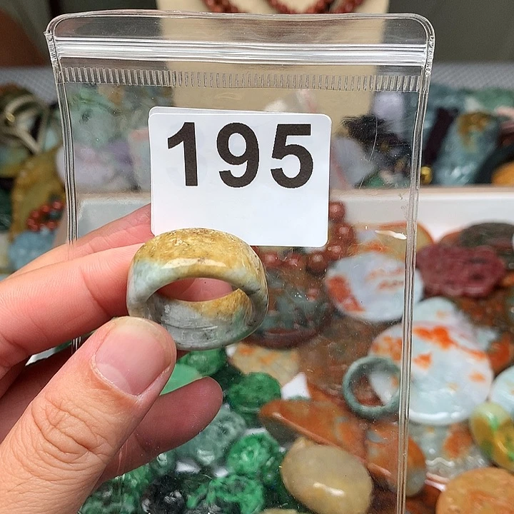 翡翠未镶嵌颈饰木**心翡翠