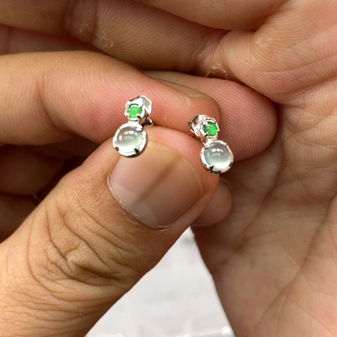 翡翠未镶嵌手镯一***顿吊坠