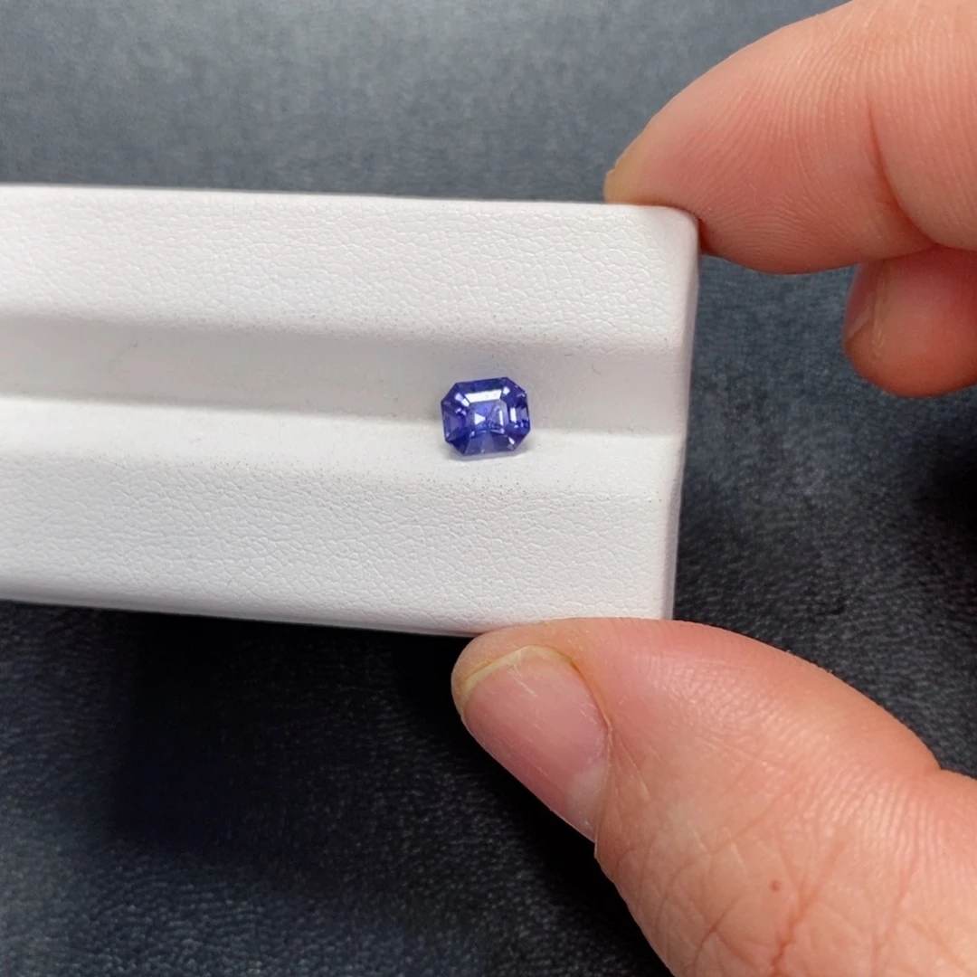 蓝宝石裸石未镶嵌1.18无烧变色