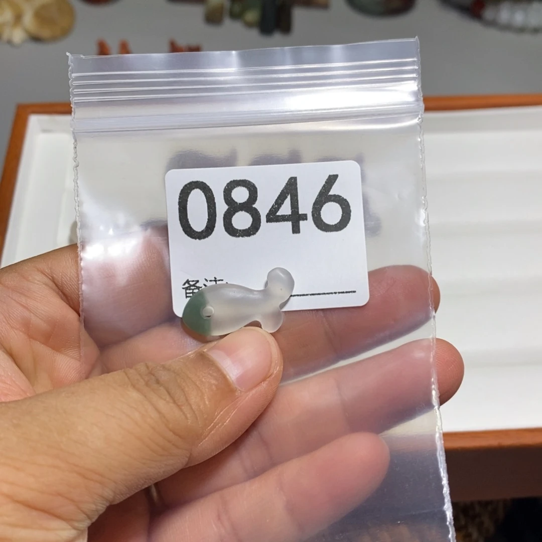 颈饰未镶嵌透闪石质玉小*