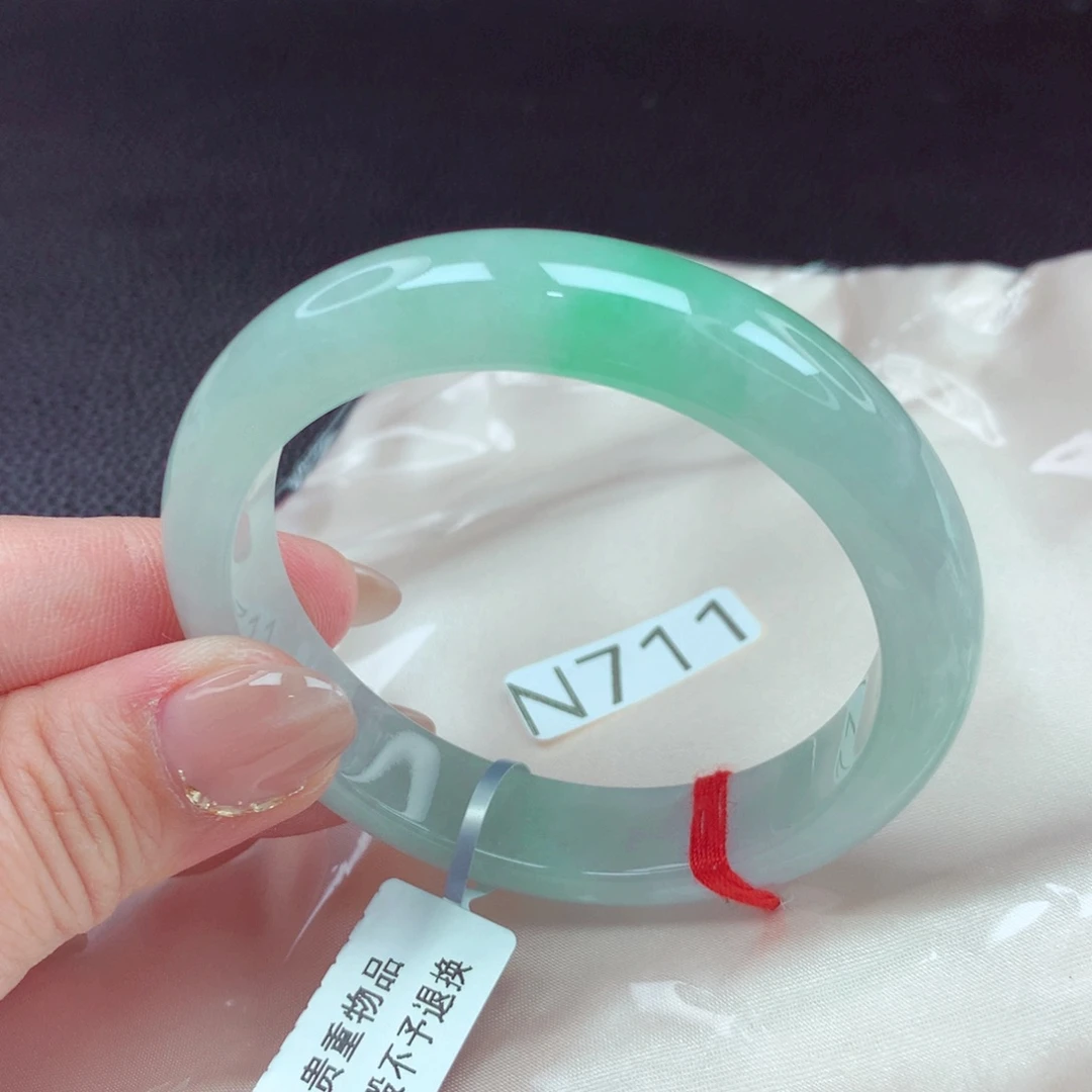 翡翠手镯未镶嵌手镯88