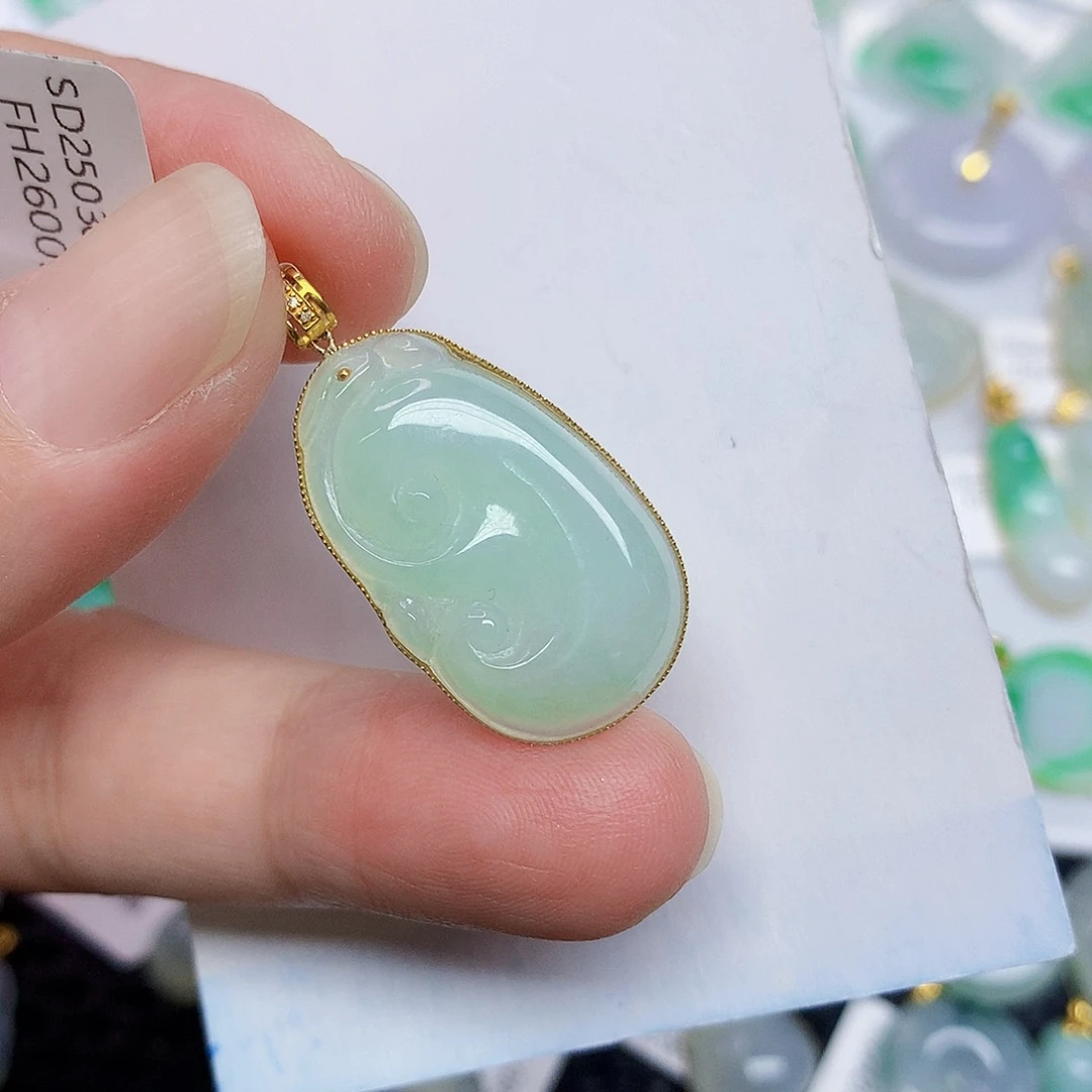翡翠18K金镶嵌颈饰357788
