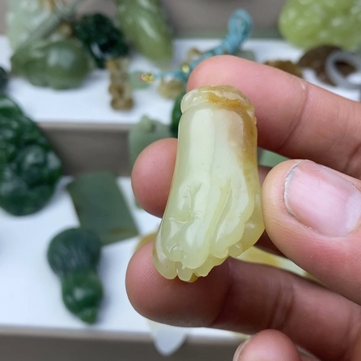 和田玉（糖玉）未镶嵌颈饰