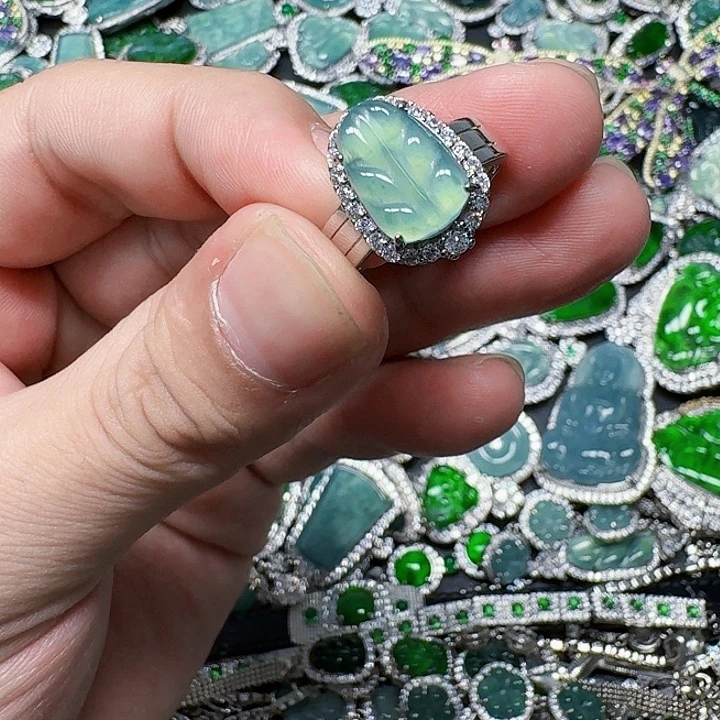 翡翠颈饰未镶嵌天然A货翡翠放漏