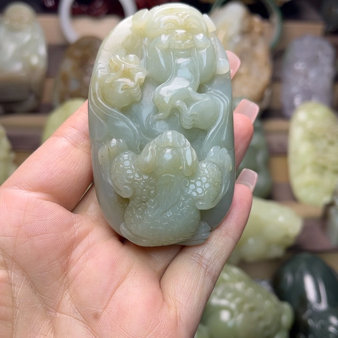 和田玉未镶嵌把件