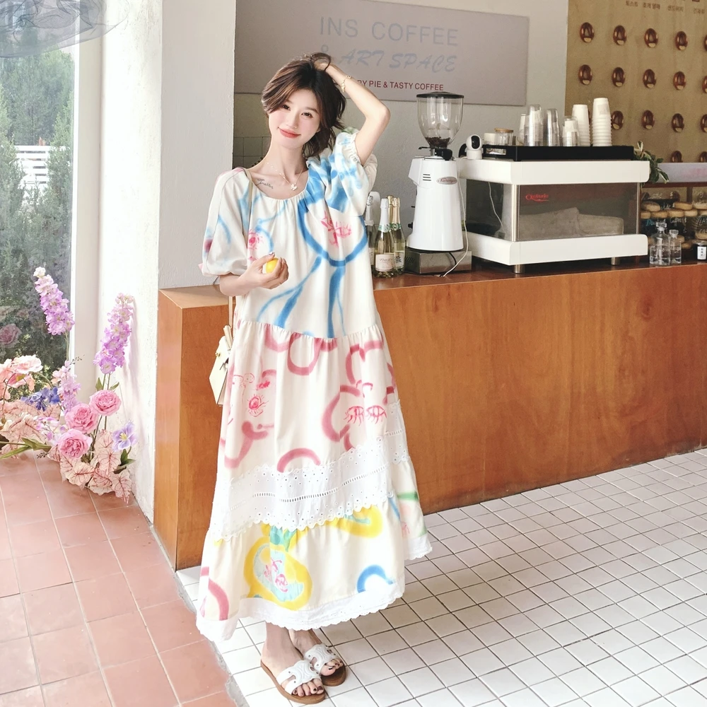 多巴胺彩色涂鸦印花连衣裙女夏2025新款小众独特宽松蕾丝拼接长裙