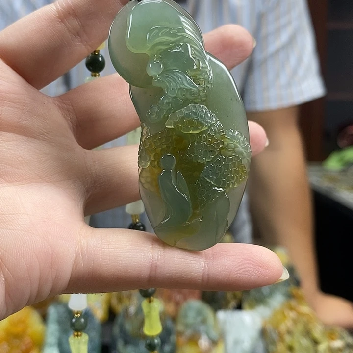 未镶嵌蛇纹石玉颈饰