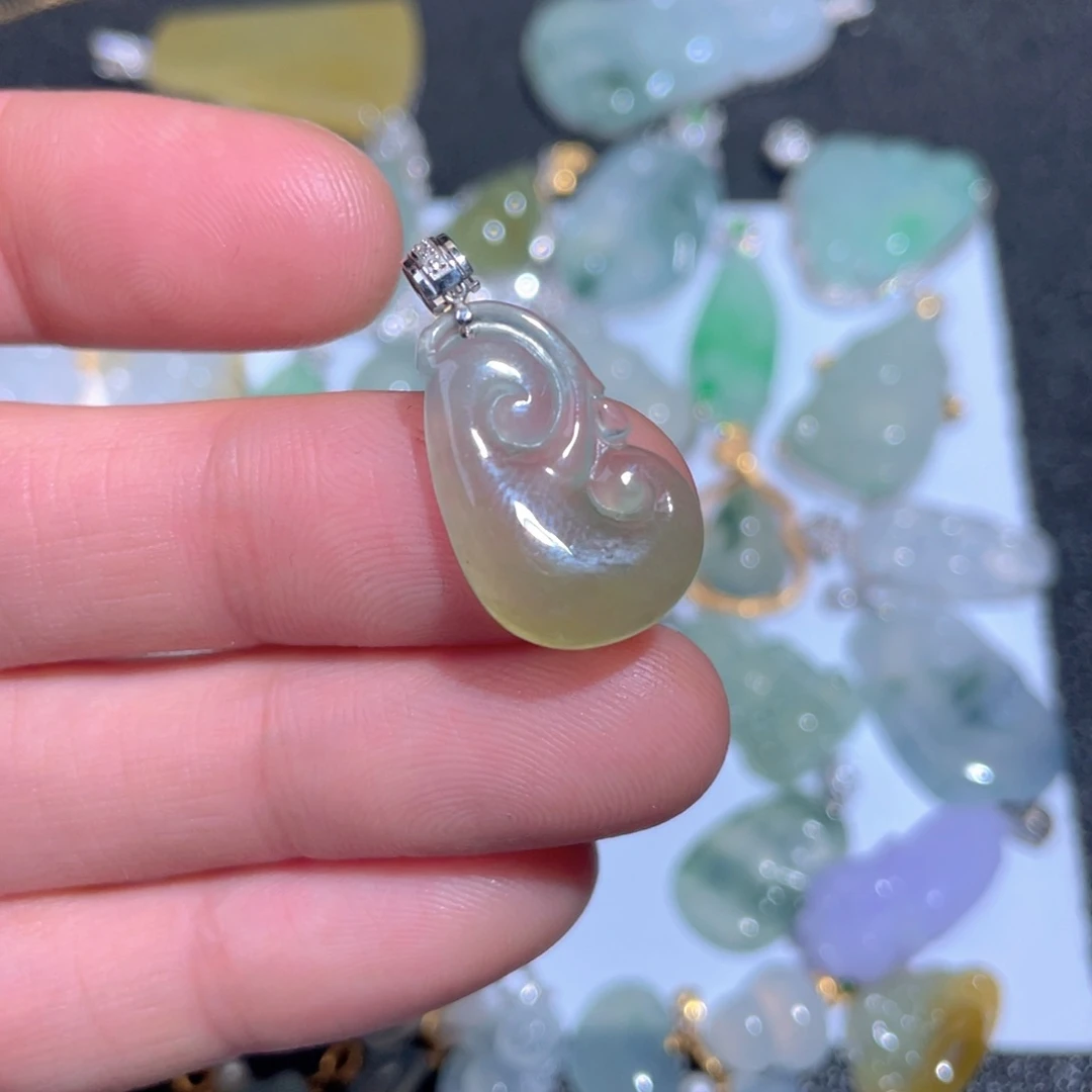 翡翠颈饰18K金镶嵌翡翠