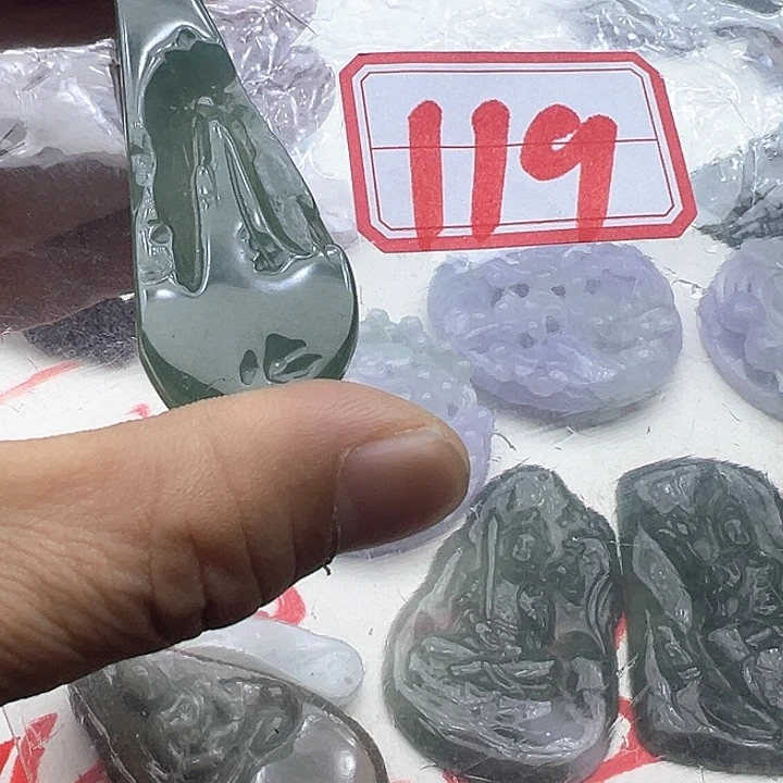 翡翠颈饰未镶嵌向*进