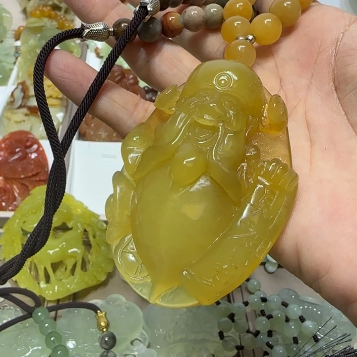 蛇纹石玉吊坠未镶嵌赵*红