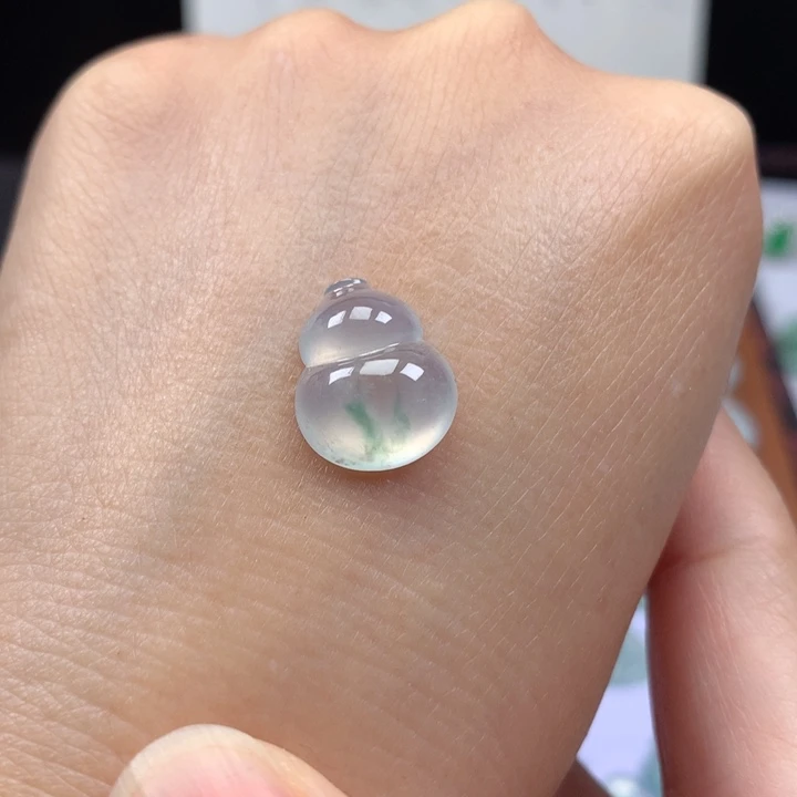 颈饰未镶嵌翡翠高冰飘花葫芦