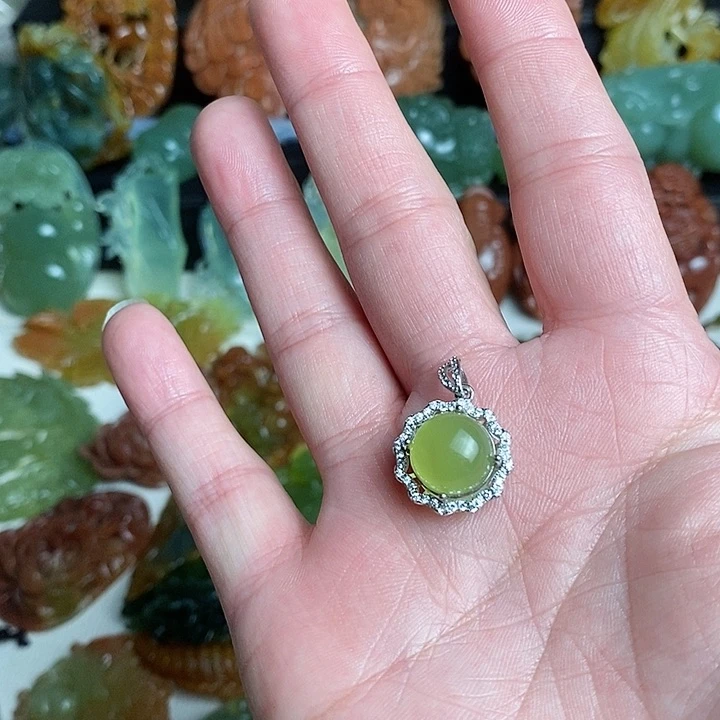 未镶嵌蛇纹石玉颈饰