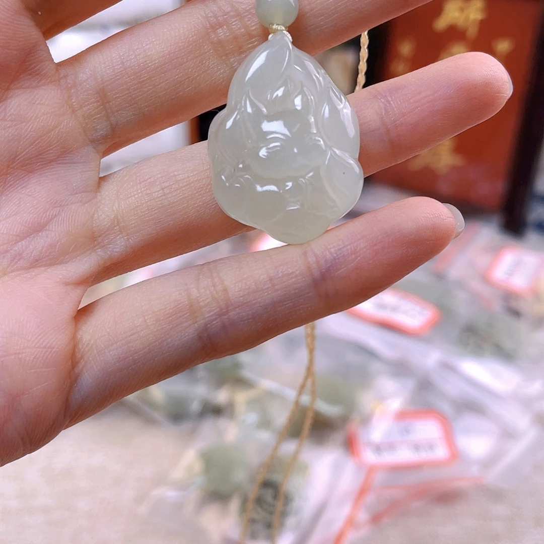 吊坠(赠链)未镶嵌和田玉