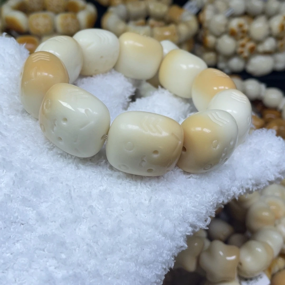 菩提根/象牙果吊坠10.31.9年糕猫