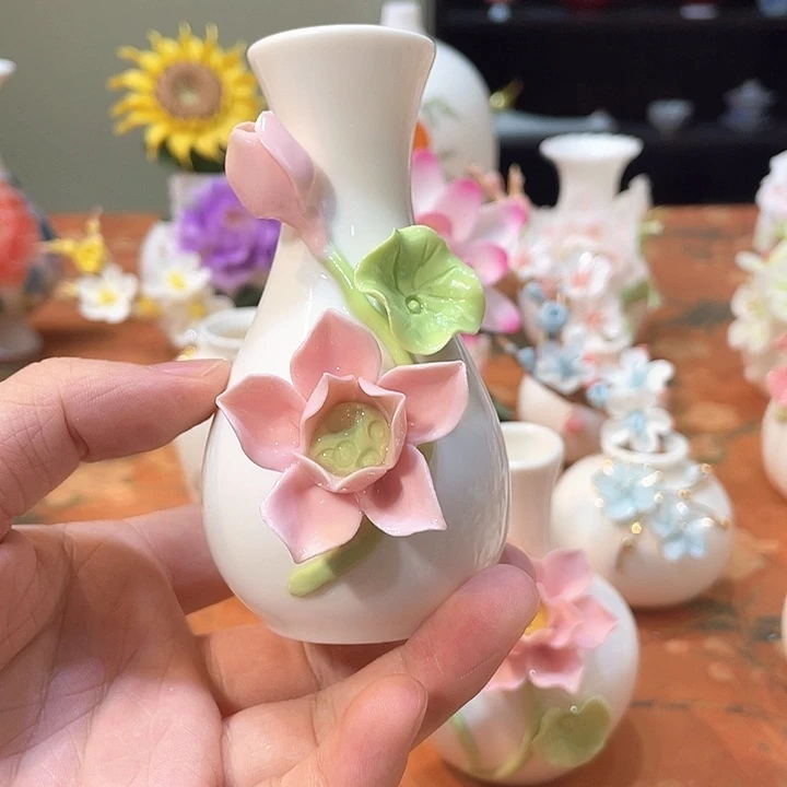 手工陶瓷精致摆件