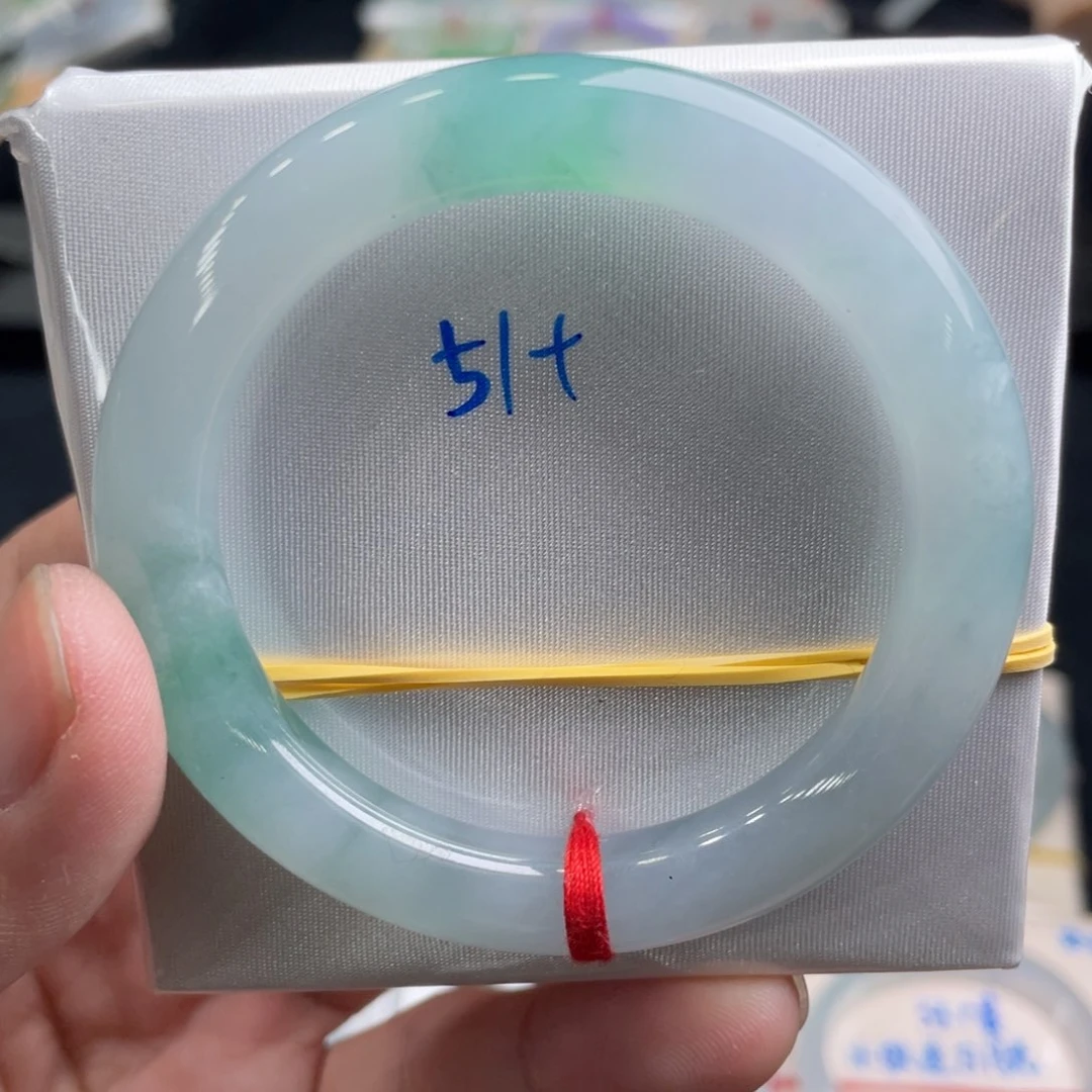 翡翠手镯未镶嵌翡翠手镯