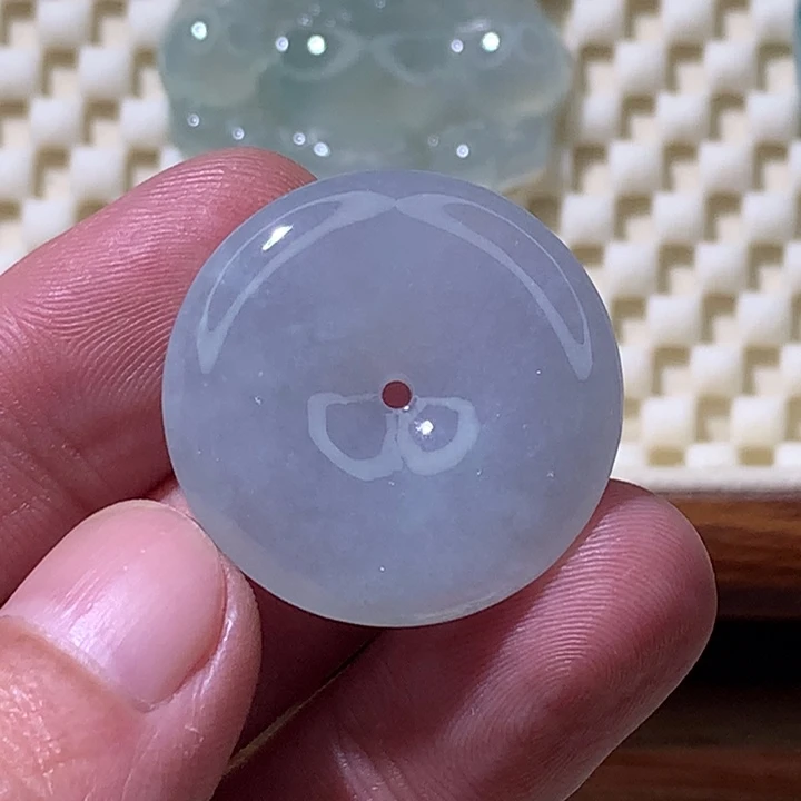 翡翠未镶嵌颈饰平安扣