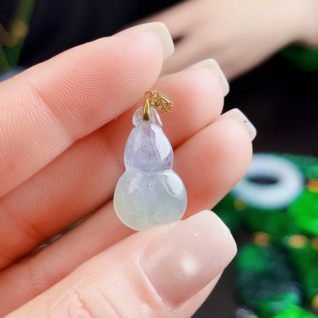 颈饰18K金镶嵌翡翠多样性