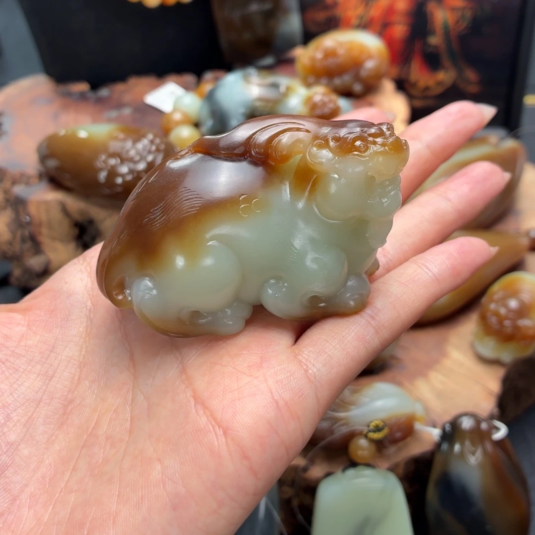 事***意和田玉未镶嵌颈饰