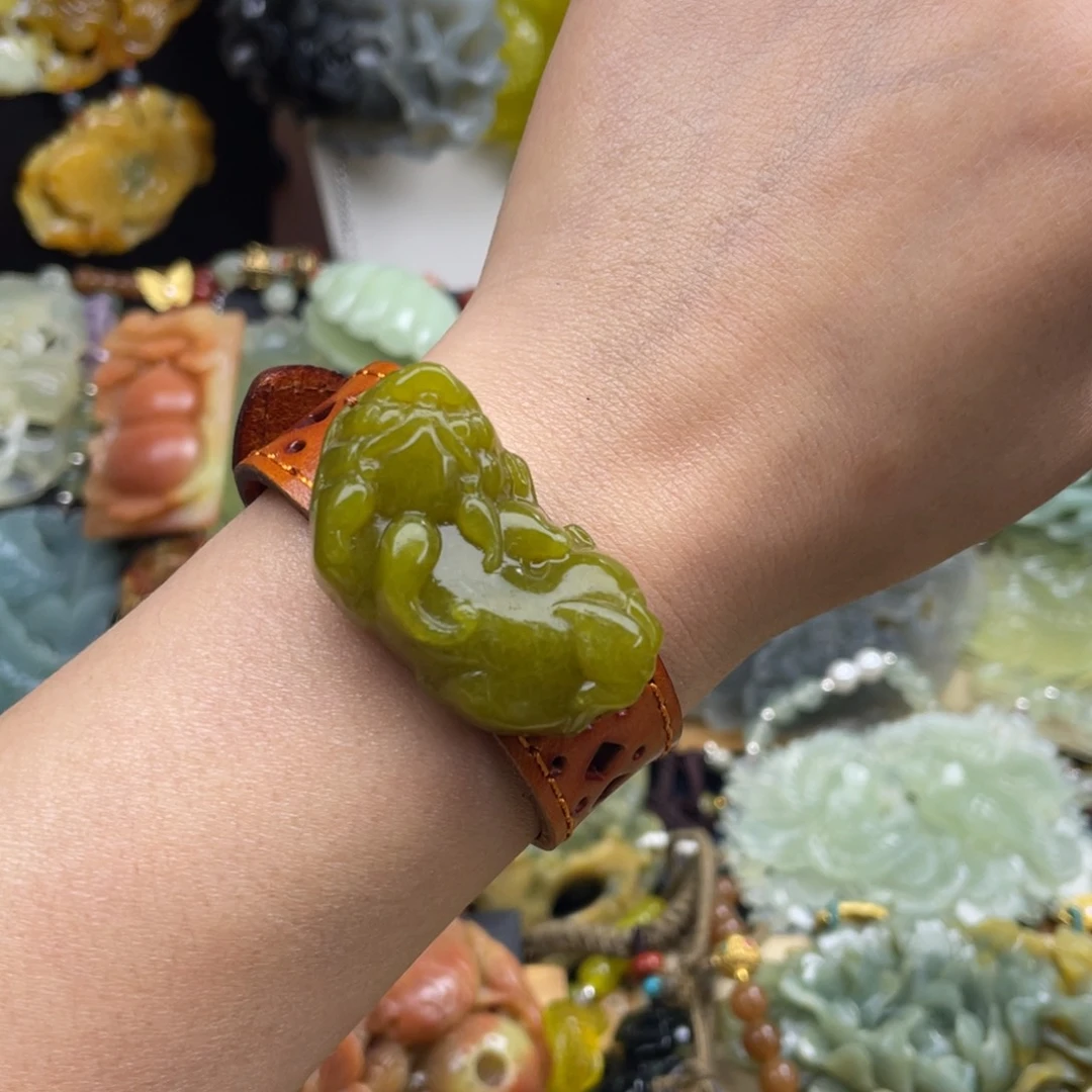 未镶嵌蛇纹石玉颈饰