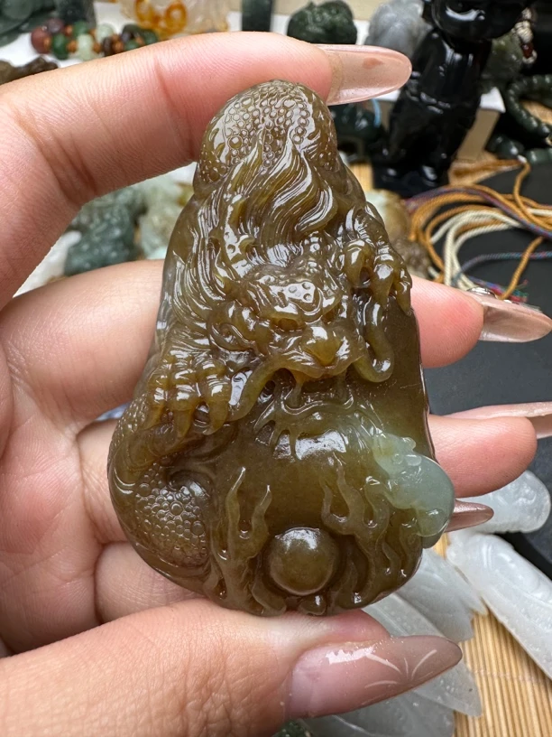 和田玉且末糖龙手把