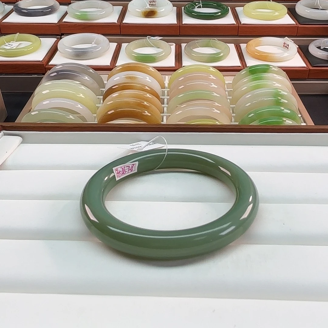 和田玉未镶嵌手镯【粉青圆条】