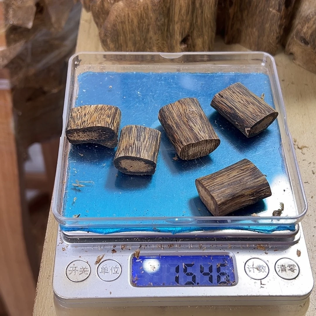 圣***香料绿奇楠牌子15克白棋