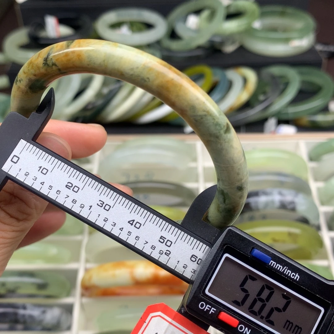 蛇纹石玉未镶嵌手镯750