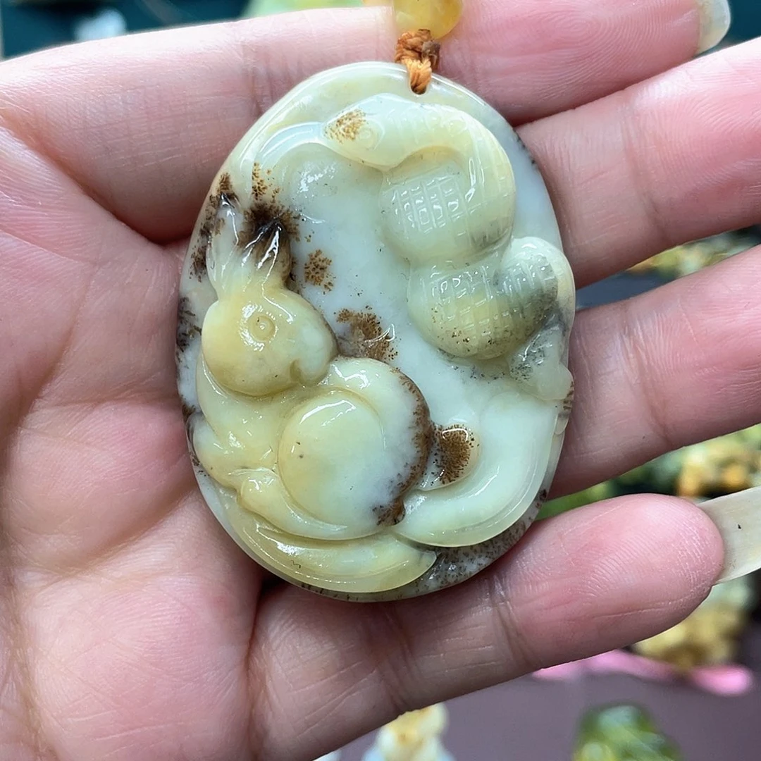 蛇纹石玉颈饰未镶嵌