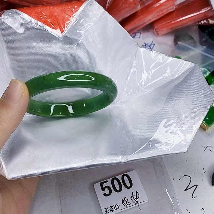 翡翠未镶嵌手镯一图一物实物为准（微瑕处理）