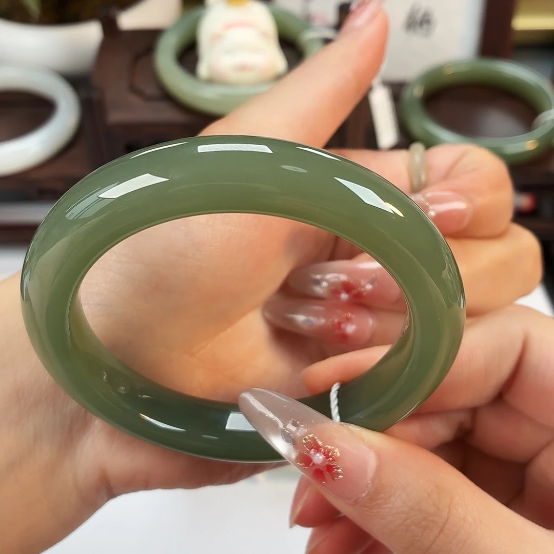 和田玉未镶嵌手镯