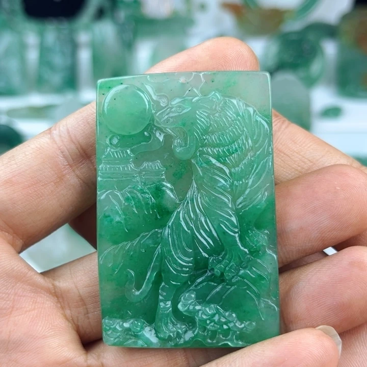 颈饰未镶嵌石英质玉