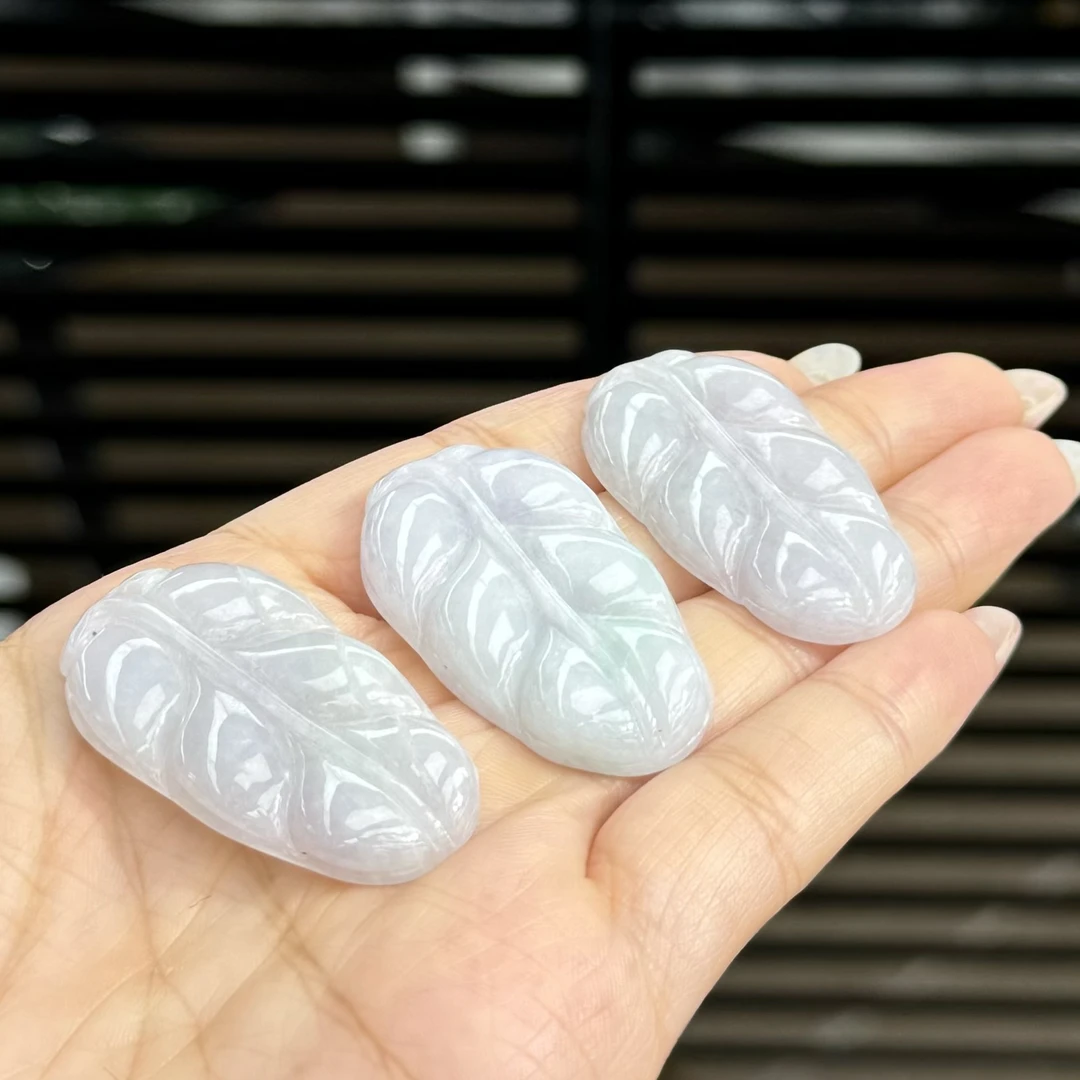 春彩翡翠·金枝玉叶A货翡翠吊坠(多样性发其一)