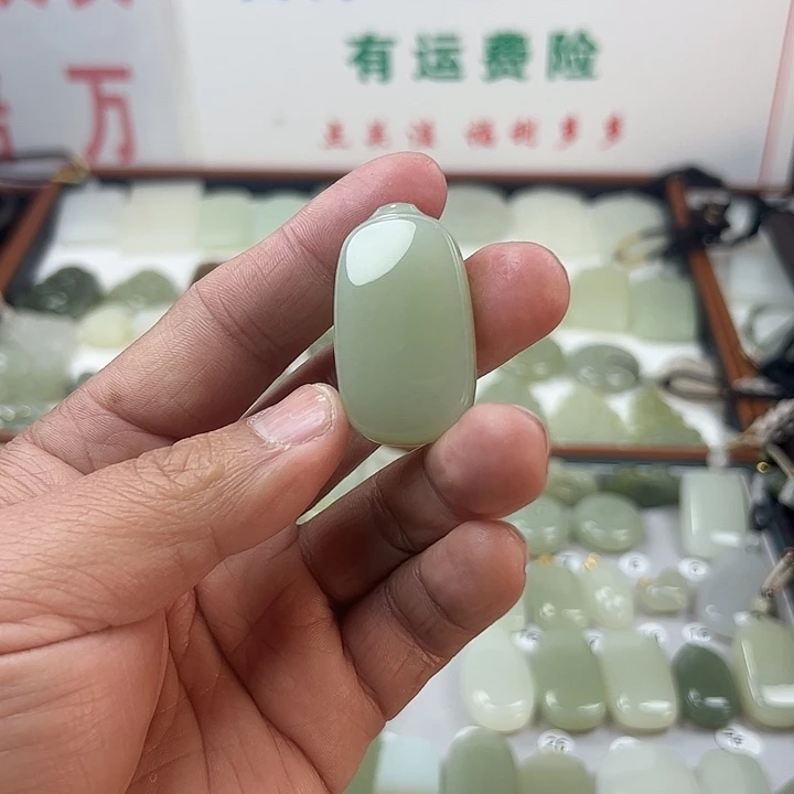 大***气和田玉未镶嵌颈饰