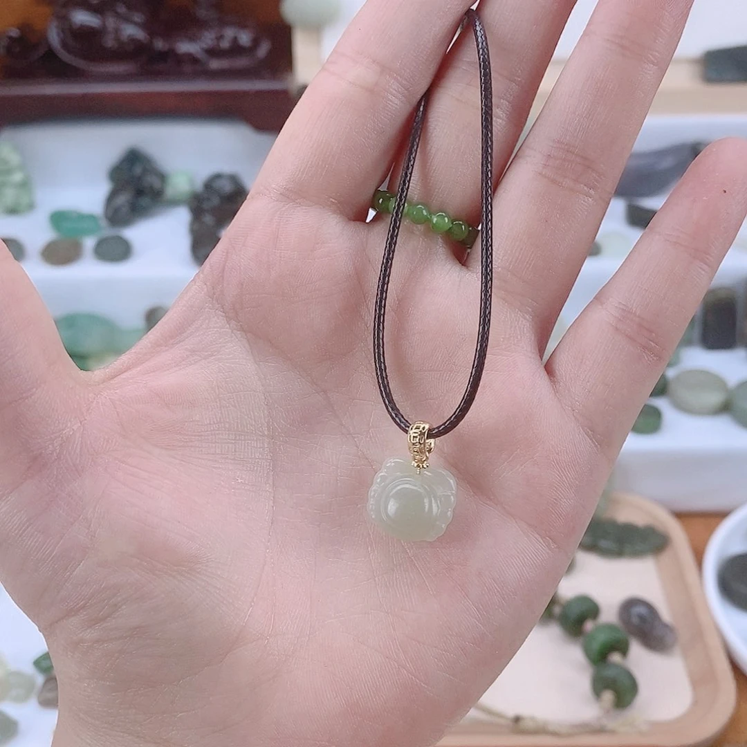 和田玉未镶嵌吊坠(赠链)