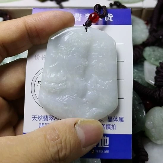 翡翠未镶嵌颈饰挂件