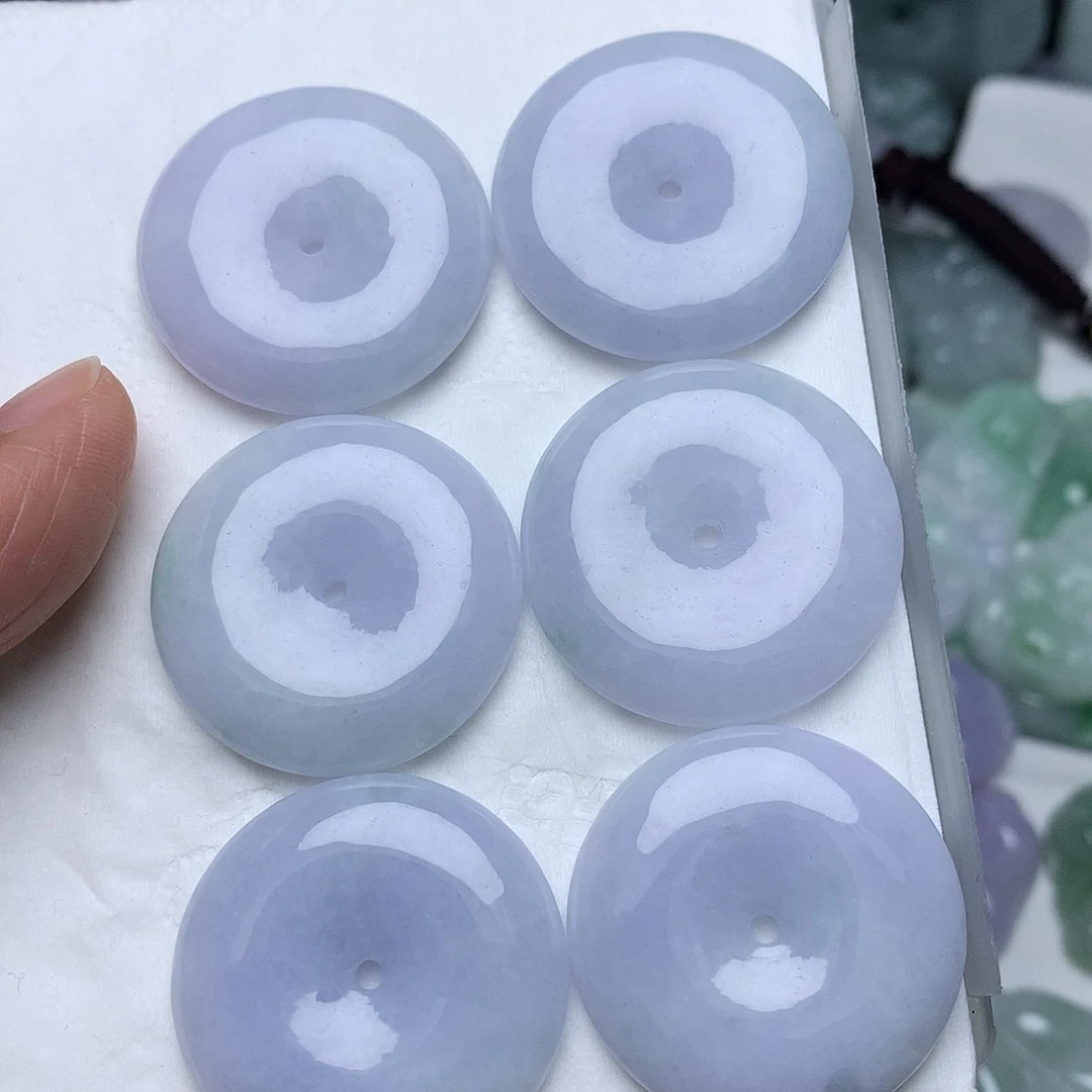 翡翠未镶嵌颈饰多样性发其一