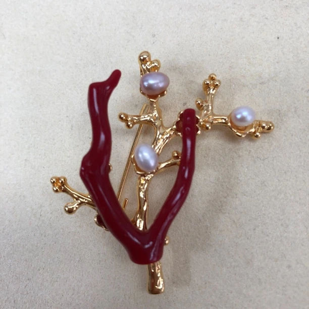 天然珊瑚科西卡黑牛血胸针吊坠