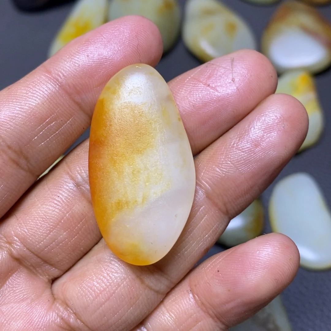 和田玉（糖玉）未镶嵌挂件