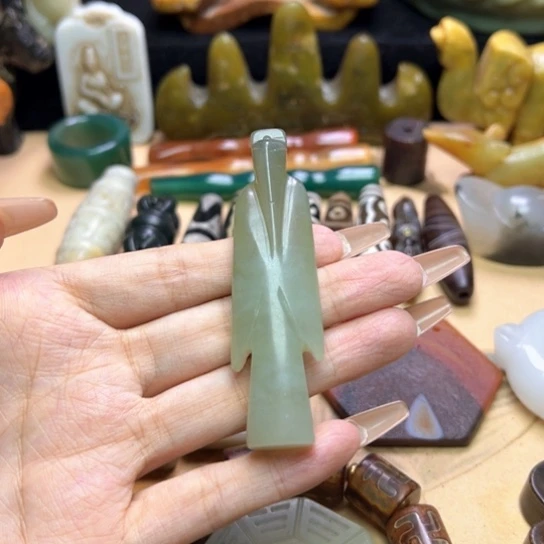 蛇纹石玉未镶嵌颈饰