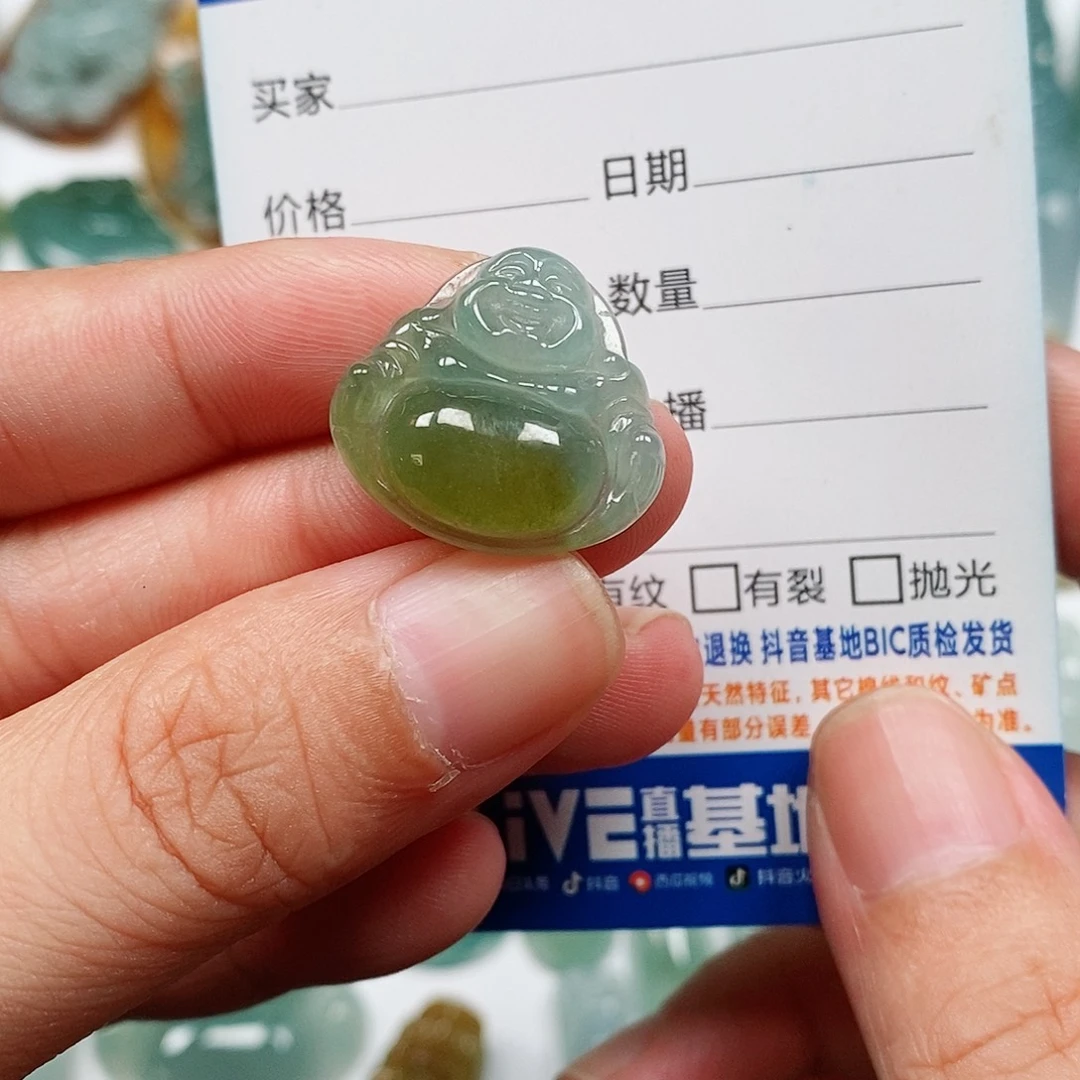 翡翠未镶嵌颈饰佛