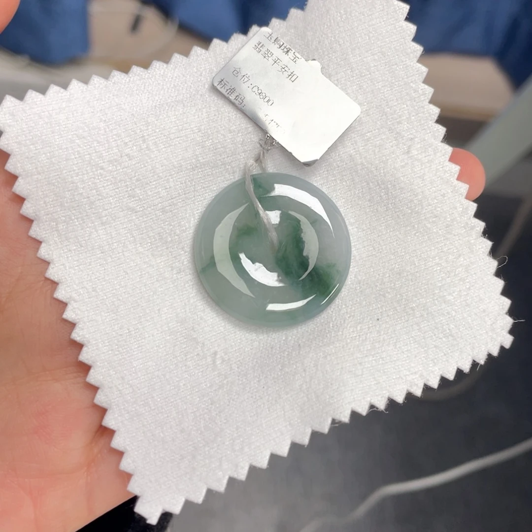 翡翠颈饰未镶嵌平安扣