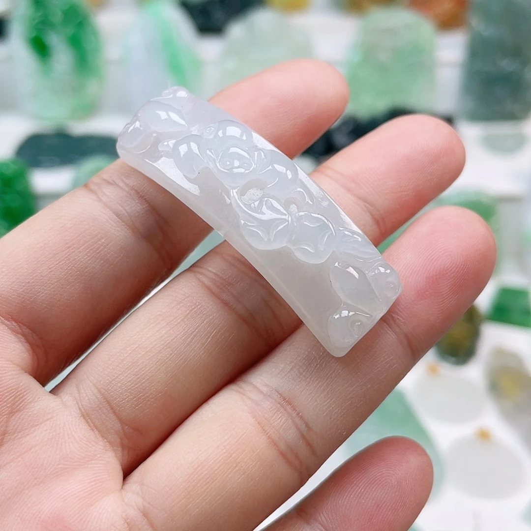 翡翠颈饰未镶嵌手牌